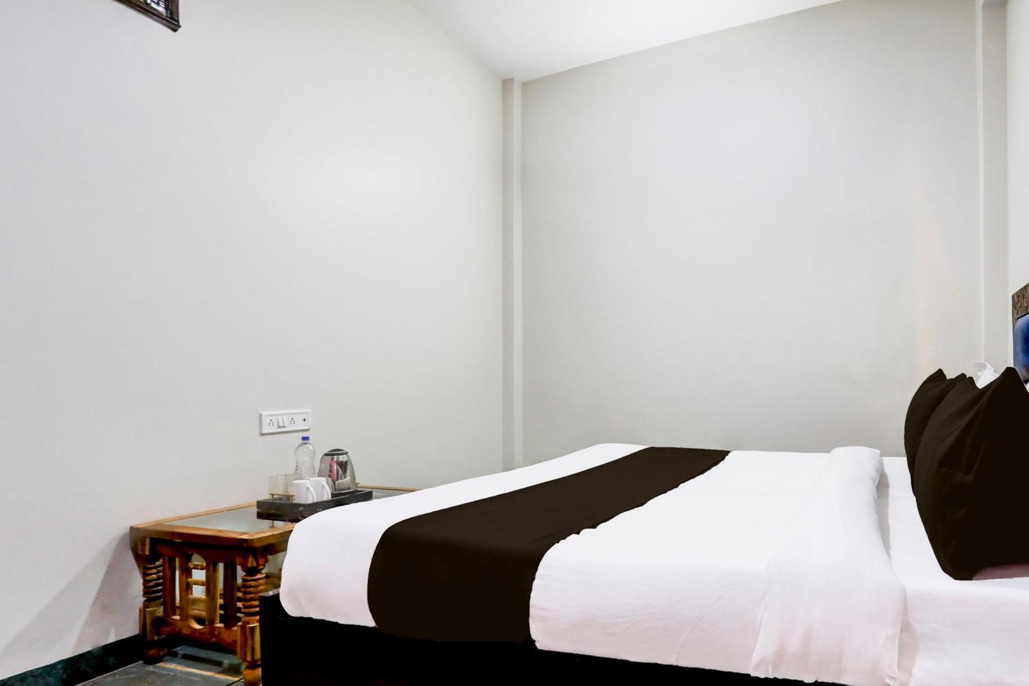 Hotel O The Baba Gest House Индаур Экстерьер фото